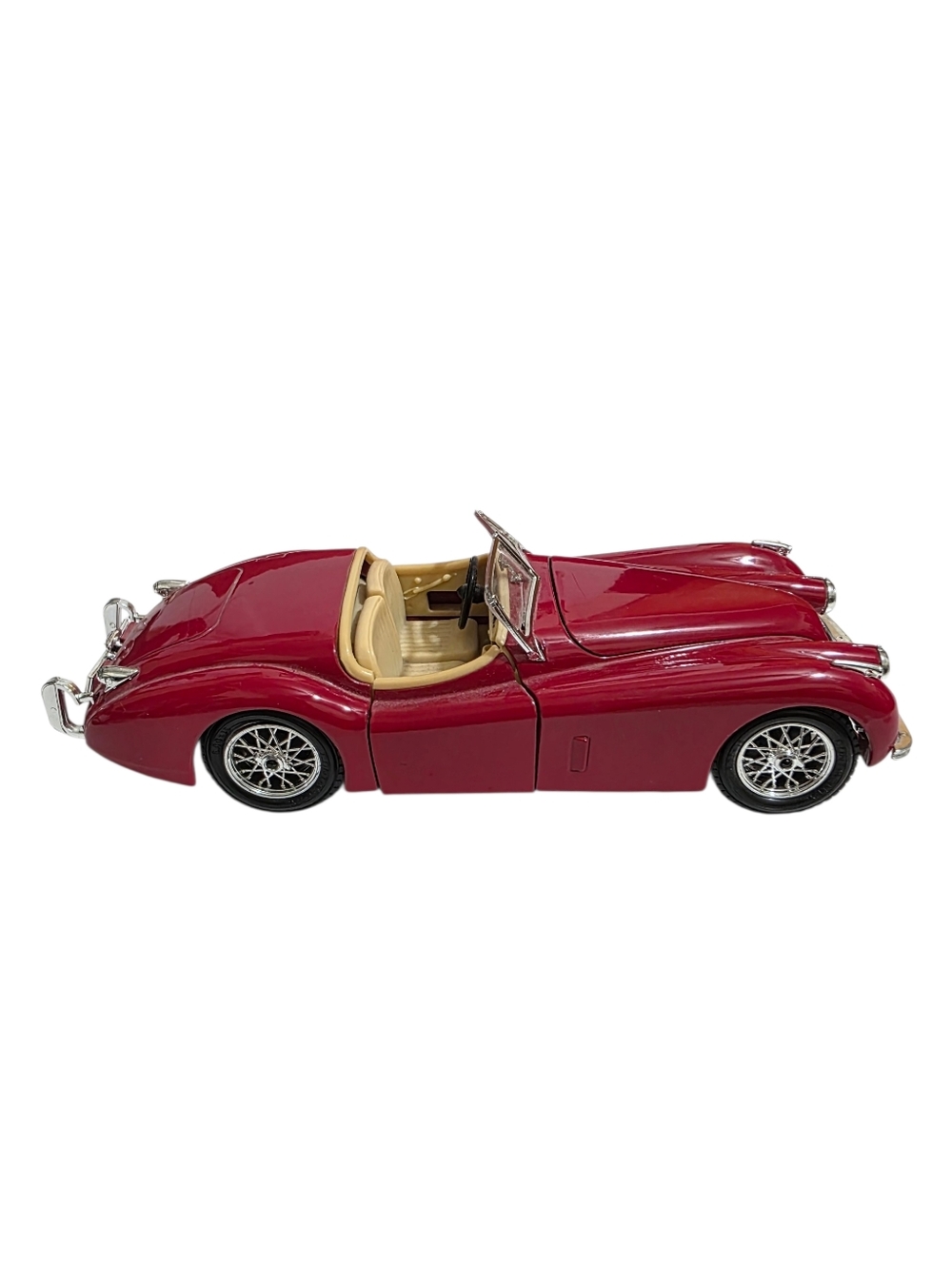 Vintage 1:24 scale diecast model of a 1948 or 1951 Jaguar XK120 Roadster. 